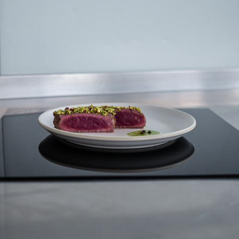 black ginger catering φιλέτο μοσχαριού με φυστίκι Αιγίνης 